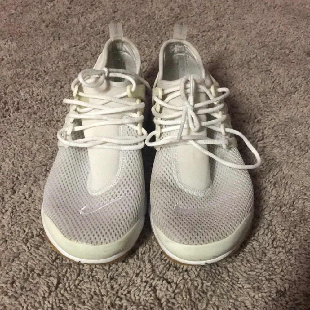 Nike prestos white and gum yellow